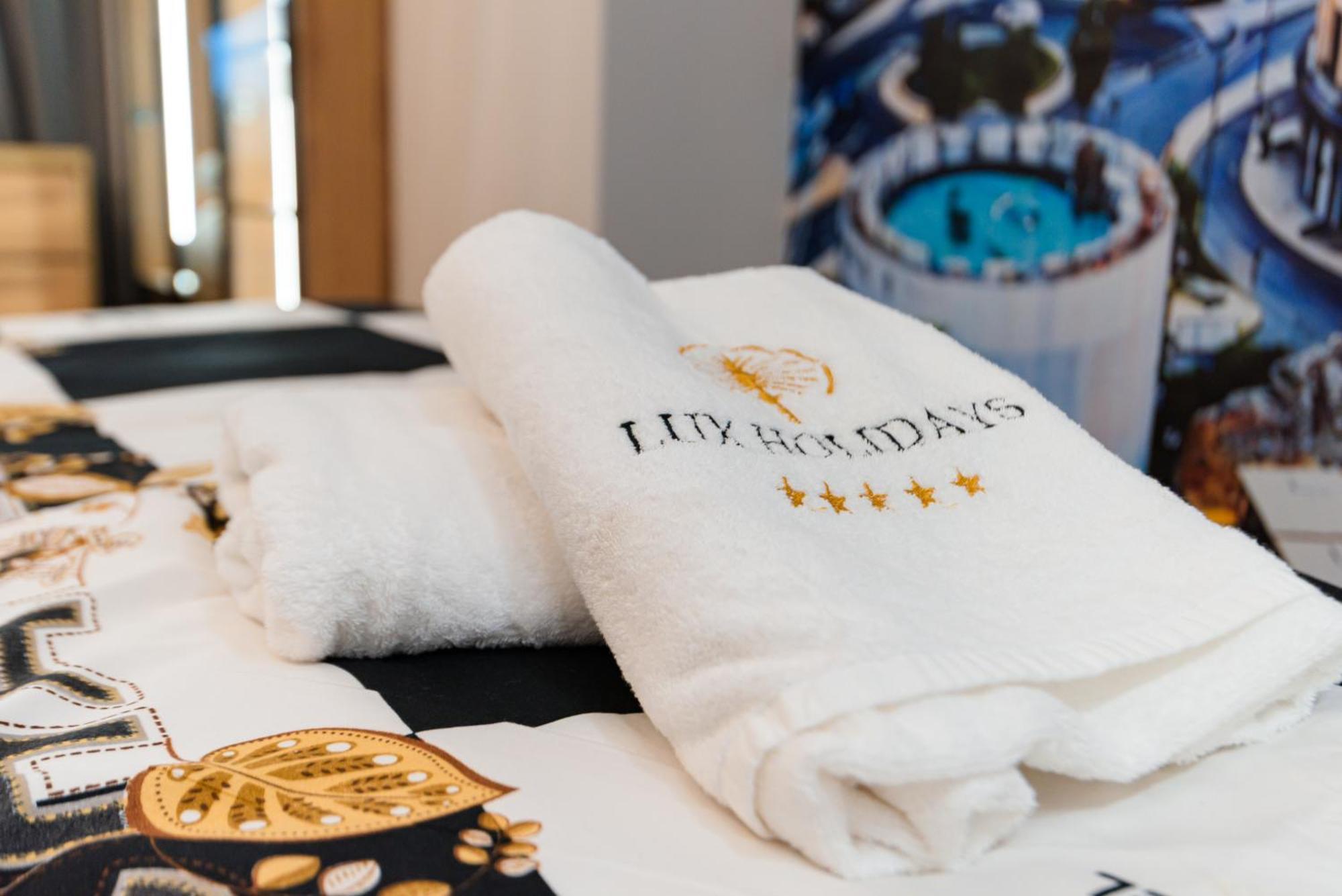 Lux Holidays Durrës Eksteriør bilde